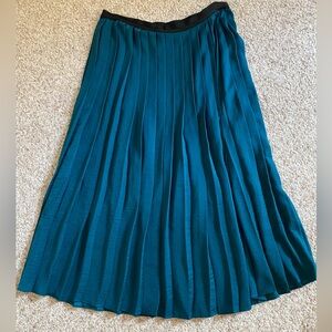 Ecote Pleated Midi Skirt